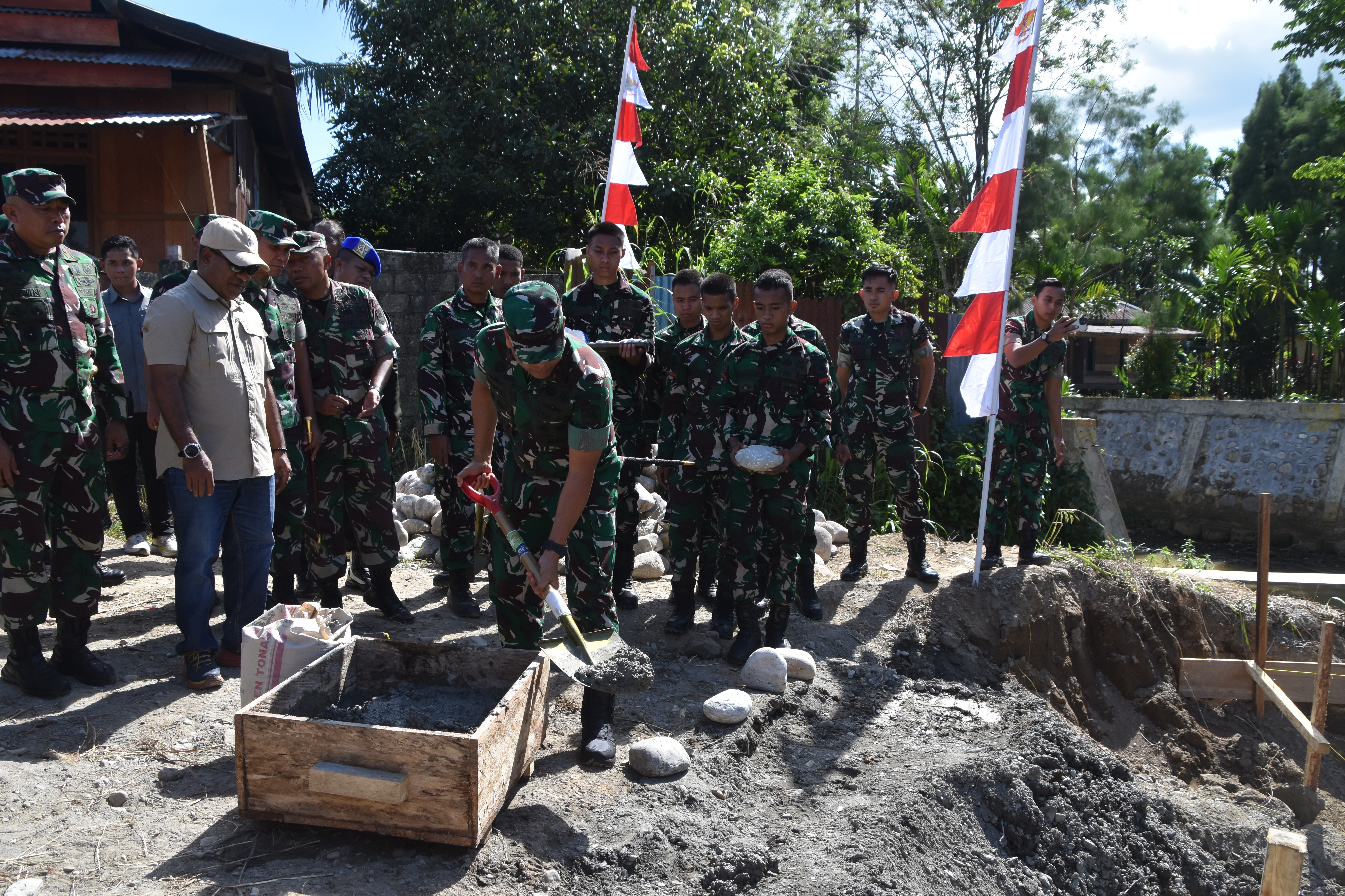 Pangdam XVII/Cenderawasih Pimpin Peletakan Batu Pertama Jembatan Garuda Merah Putih di Mimika